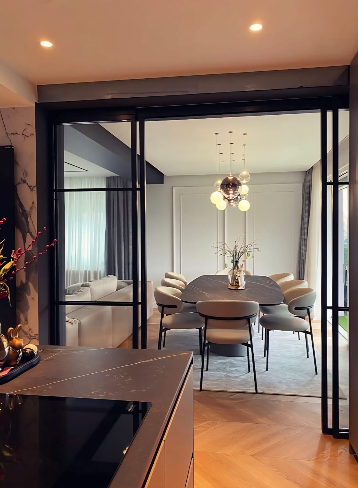 Single, double and fixed screen configurations for internal steel doors