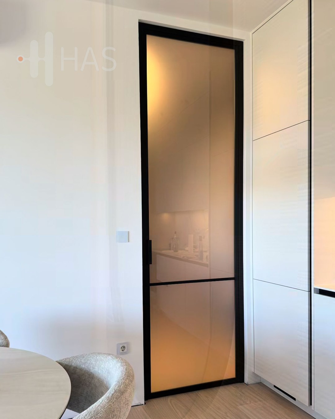 Internal steel door in matte black finish